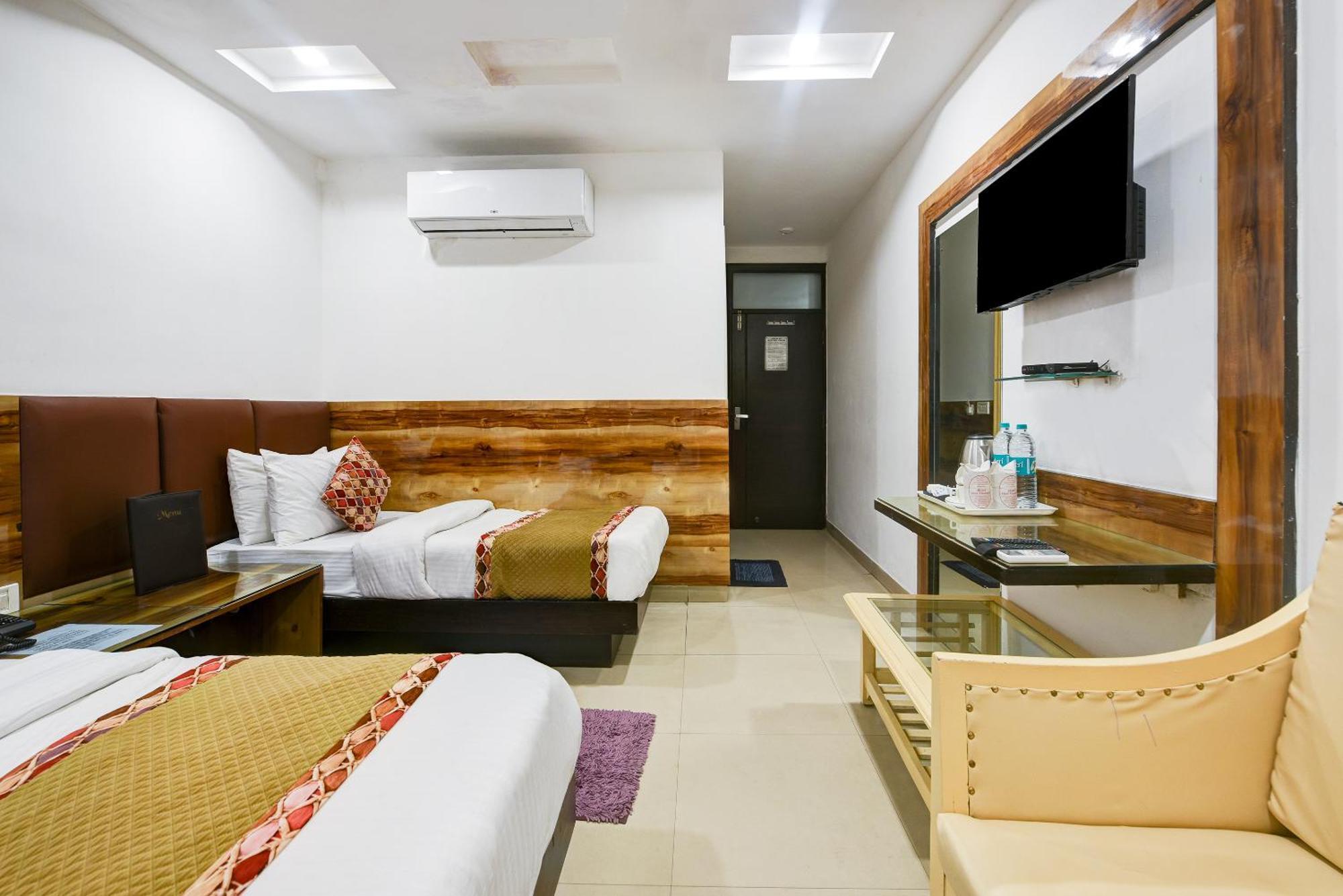 Hotel Shri Vinayak In City Centre At New Delhi Railway Station-By Rcg Hotels Екстериор снимка
