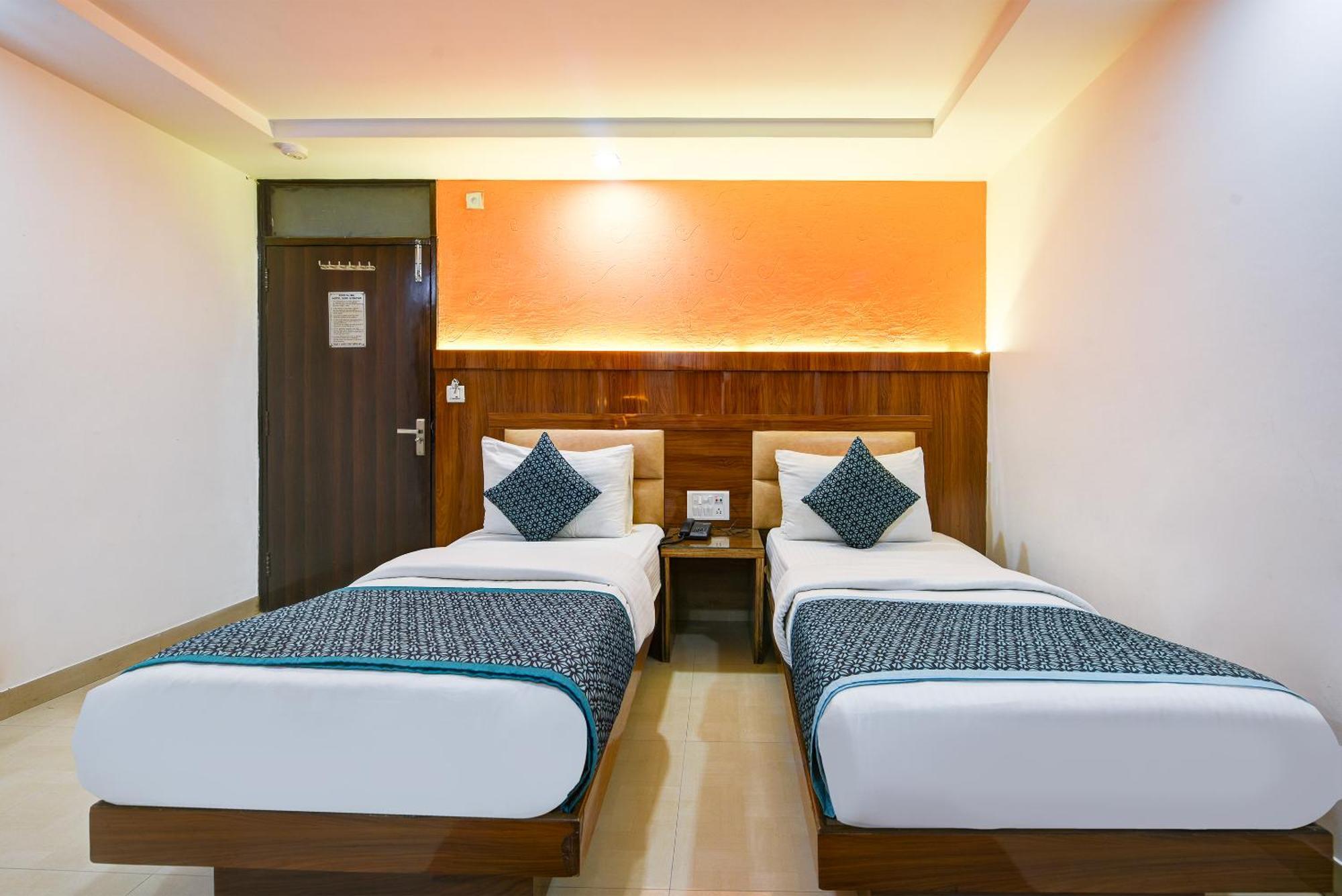 Hotel Shri Vinayak In City Centre At New Delhi Railway Station-By Rcg Hotels Екстериор снимка