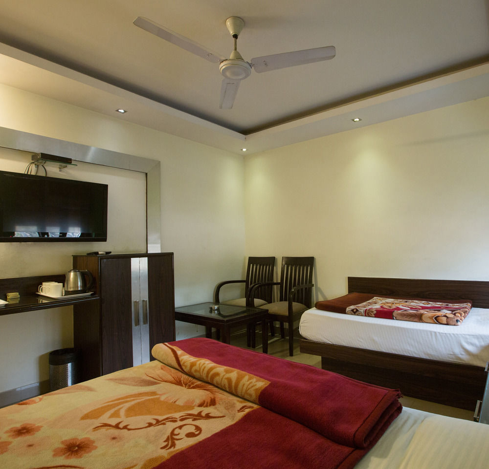 Hotel Shri Vinayak In City Centre At New Delhi Railway Station-By Rcg Hotels Екстериор снимка