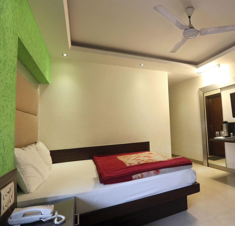 Hotel Shri Vinayak In City Centre At New Delhi Railway Station-By Rcg Hotels Екстериор снимка
